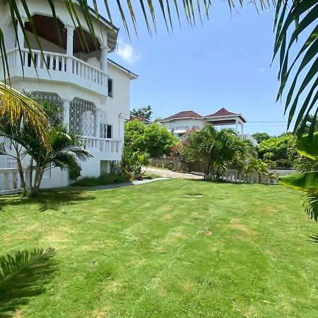 The Retreat Hotel Lyssons Ngoại thất bức ảnh